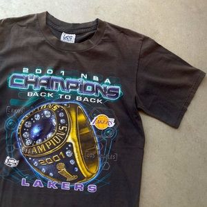 Vintage 2001 Lakers championship tee